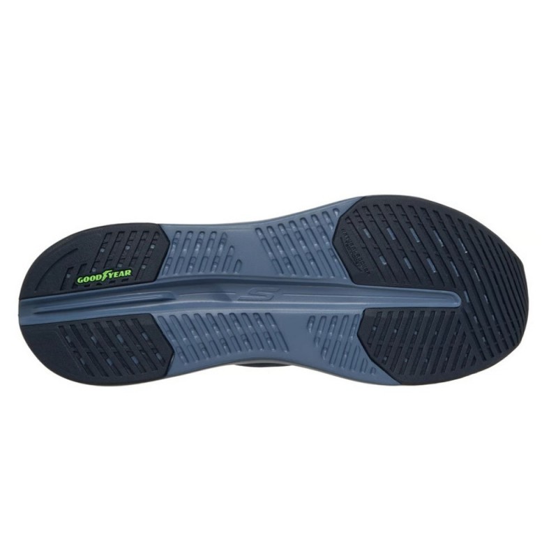 SKECHERS MAX CUSHIONING GLIDE-STEP-ADVERT