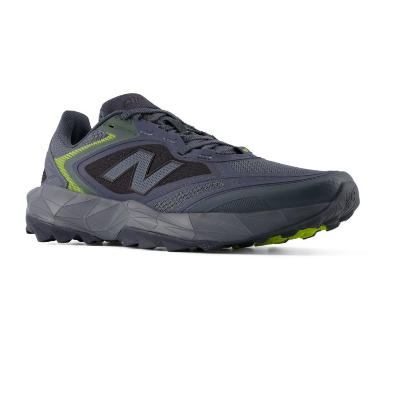 NEW BALANCE NB 2002R